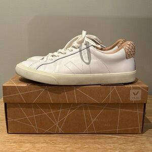 VEJA Esplar Bastille with Tilapia Beige Back